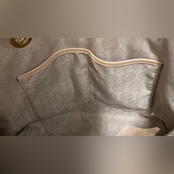 Michael Kors Jet Set Tote Bag - Picture 5 of 14